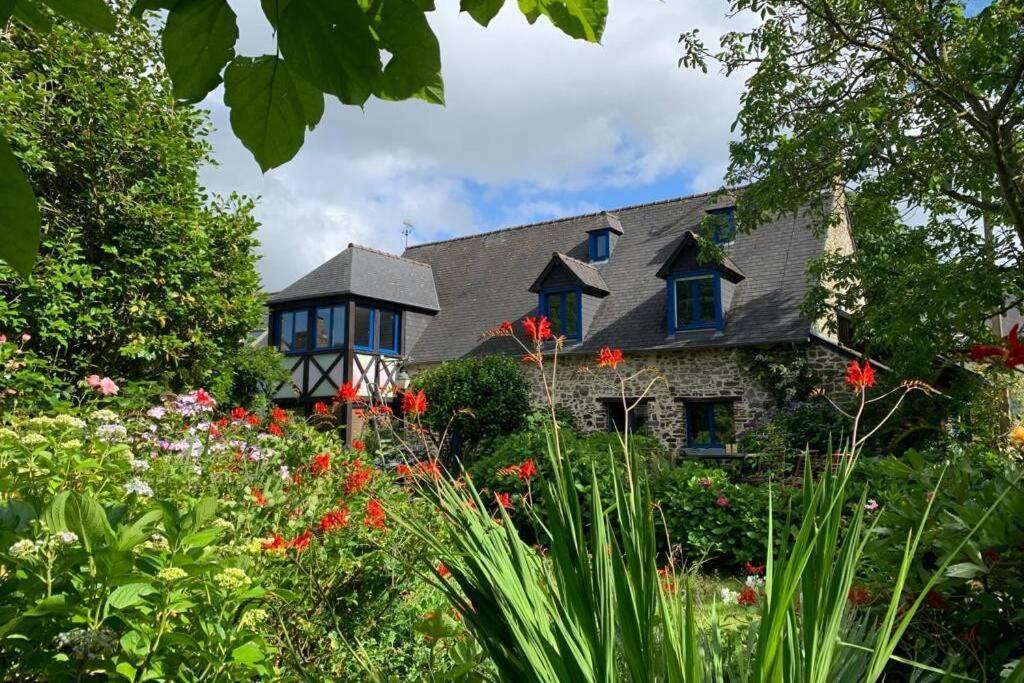 Maison En Pierre Dans Son Nid De Verdure Roz-Landrieux Dış mekan fotoğraf