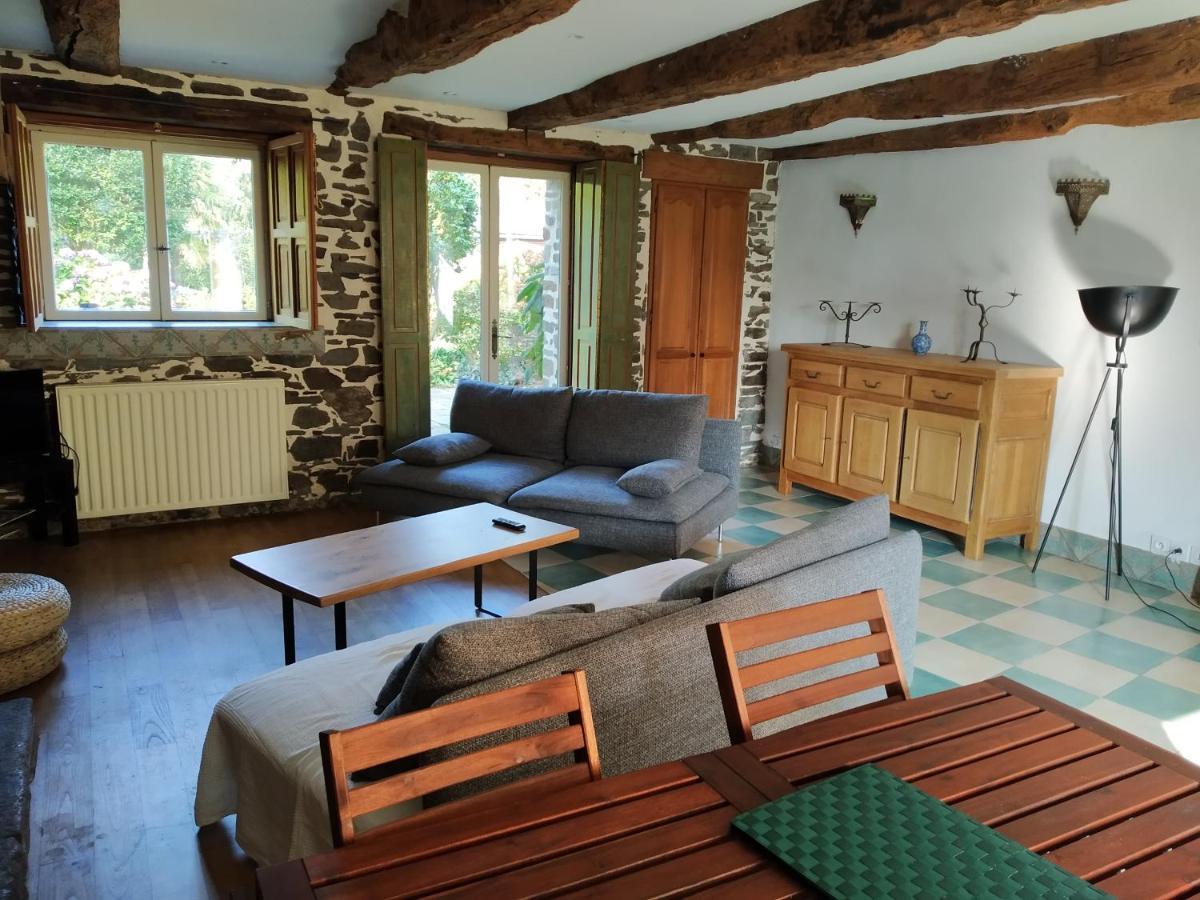 Maison En Pierre Dans Son Nid De Verdure Roz-Landrieux Dış mekan fotoğraf