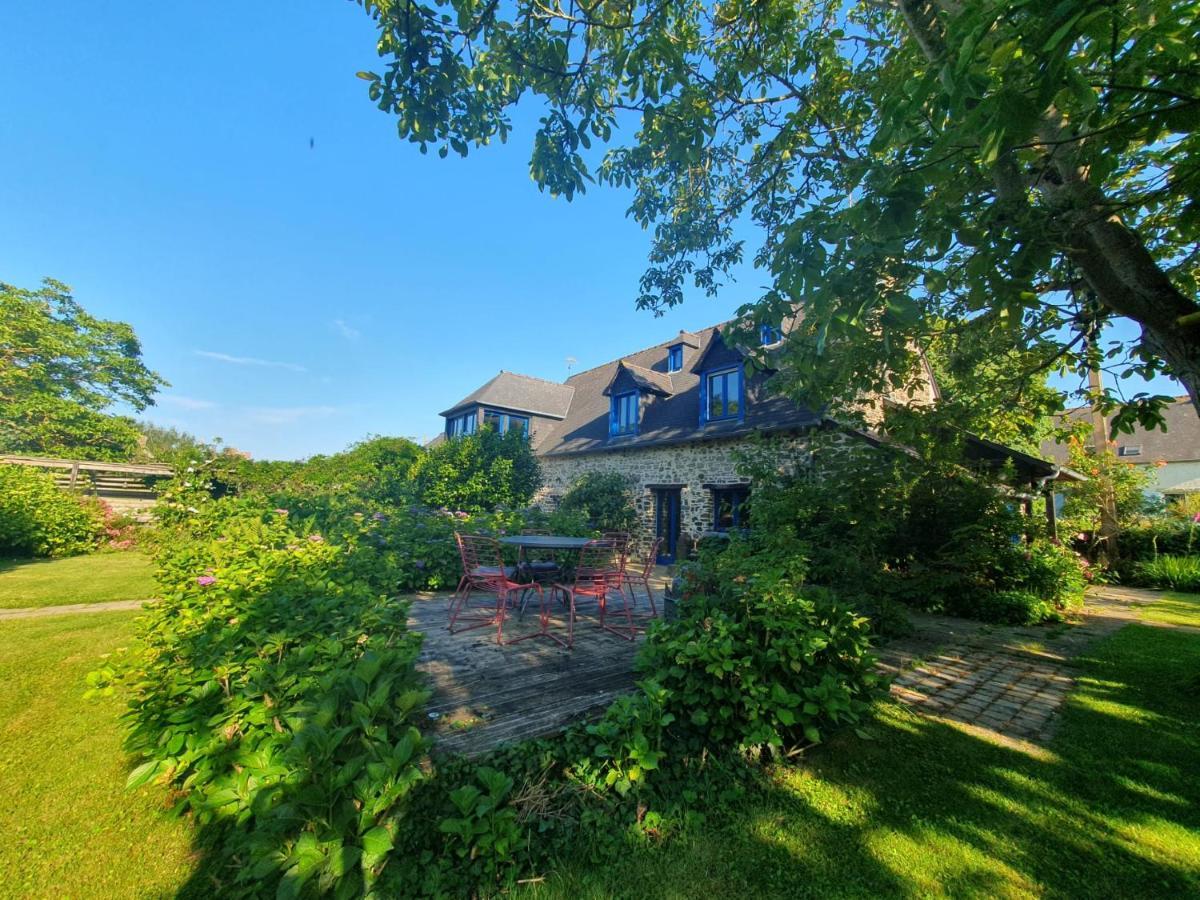 Maison En Pierre Dans Son Nid De Verdure Roz-Landrieux Dış mekan fotoğraf