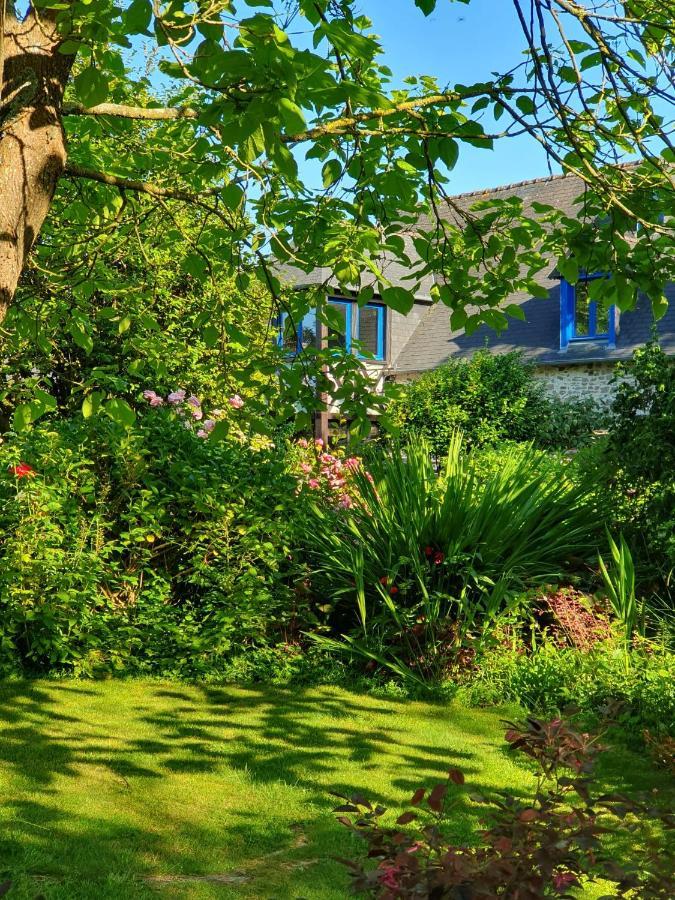 Maison En Pierre Dans Son Nid De Verdure Roz-Landrieux Dış mekan fotoğraf