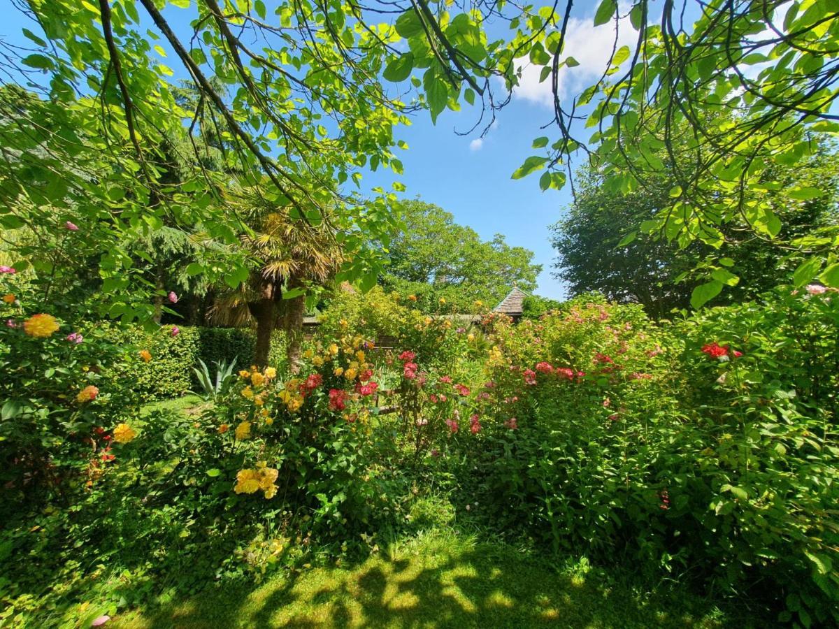 Maison En Pierre Dans Son Nid De Verdure Roz-Landrieux Dış mekan fotoğraf